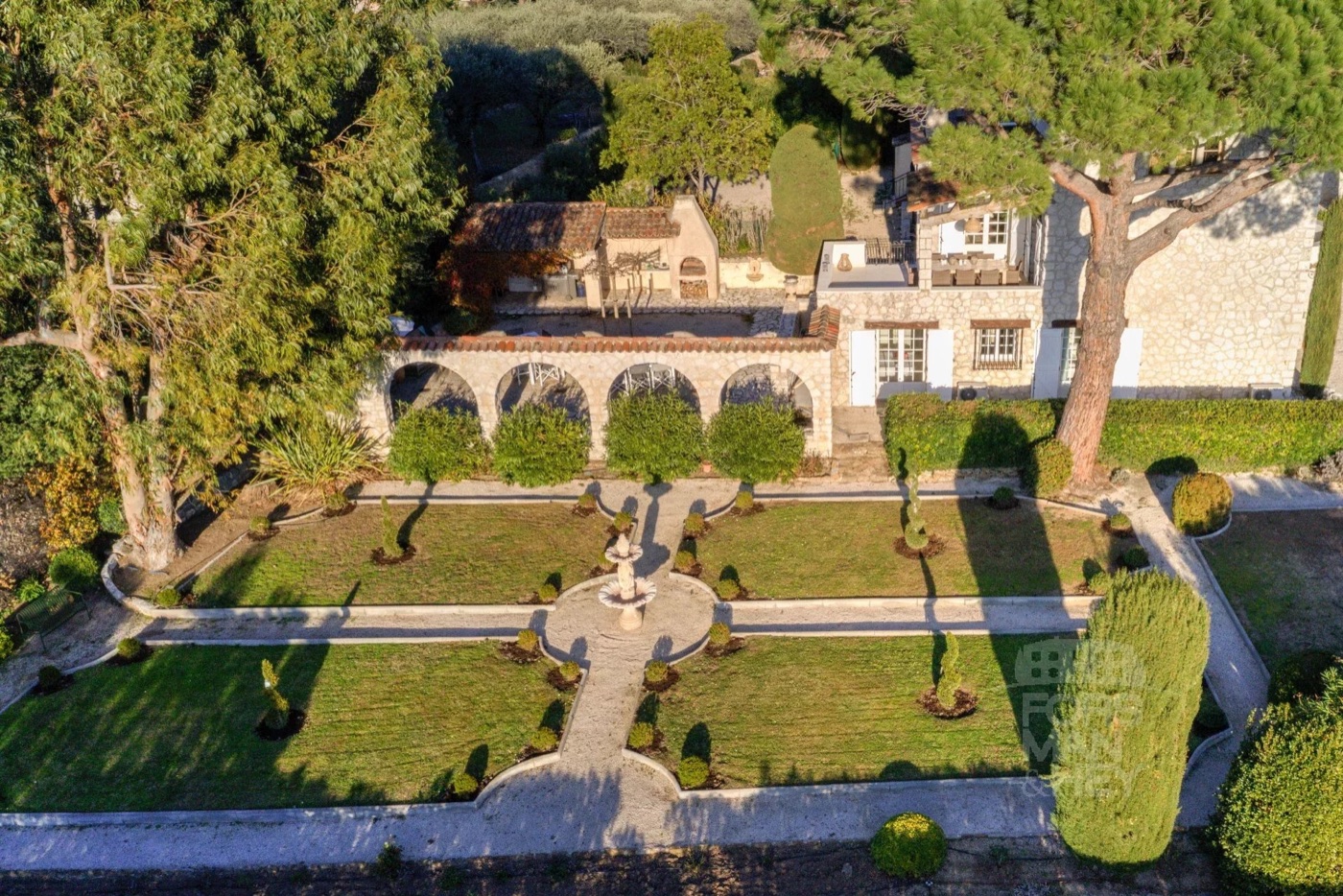 Grasse : Propriété unique dans un havre de paix de toute beauté