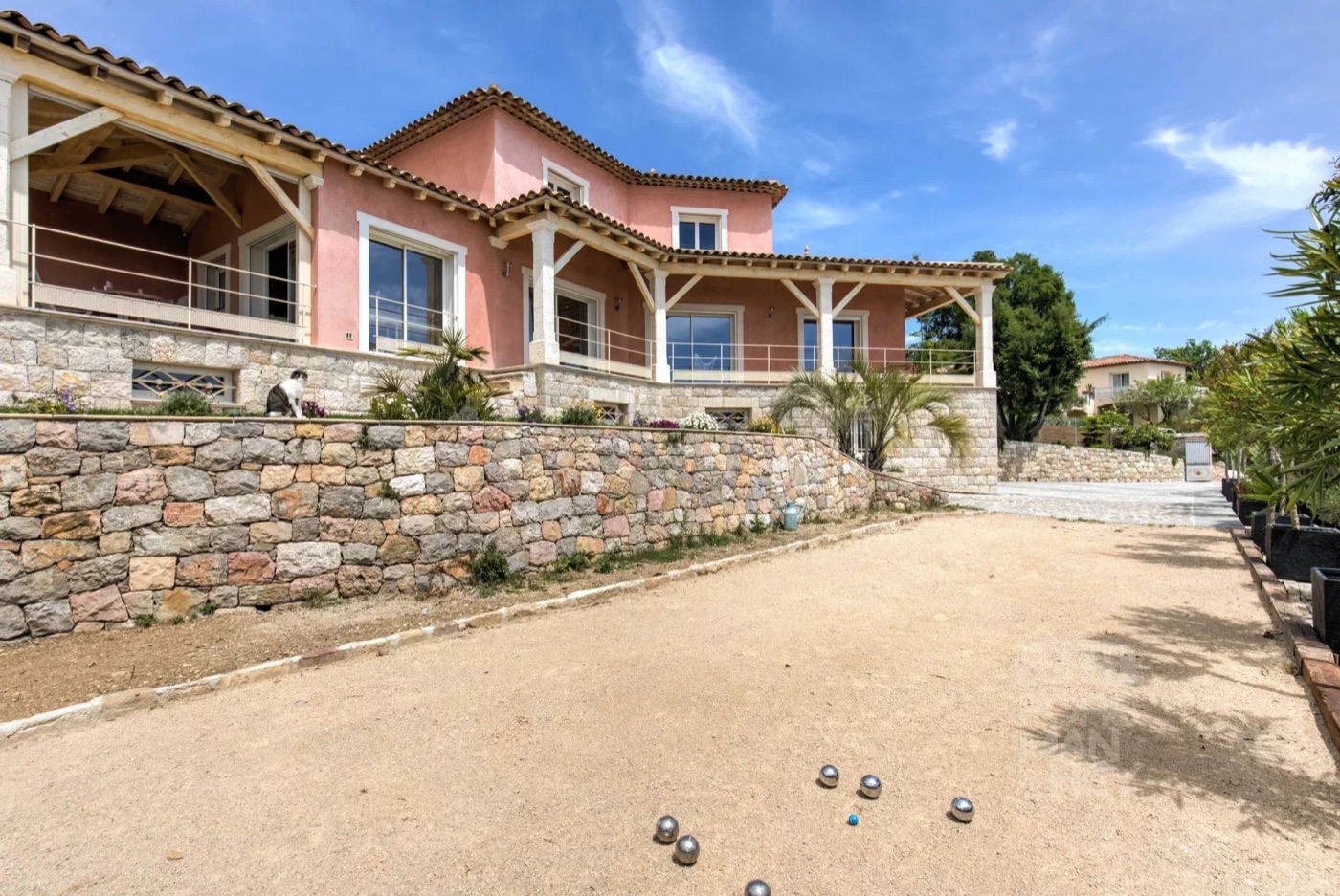 Cabris:Recently built high-quality villa
