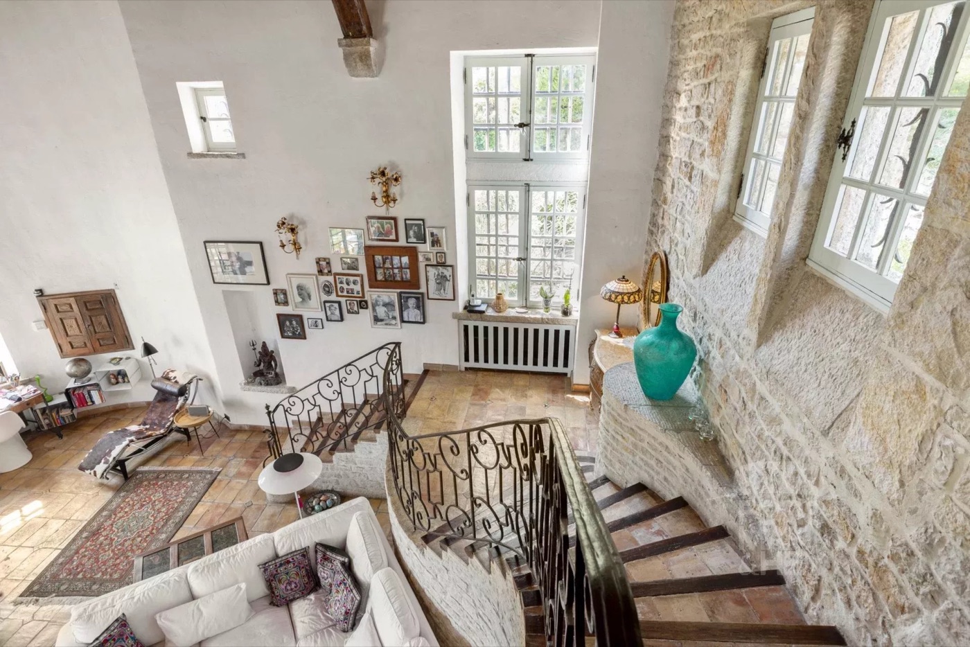 Stone bastide "on the top of the World"