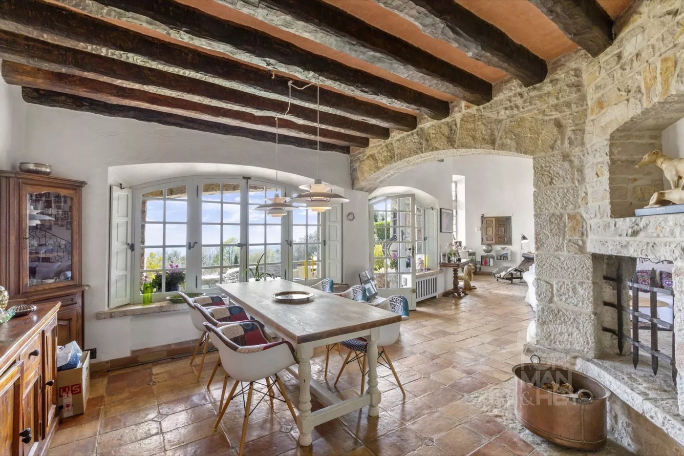Stone bastide "on the top of the World"