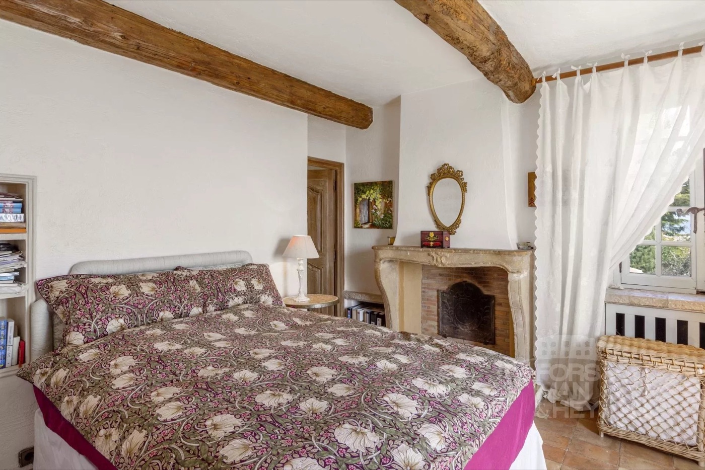 Stone bastide "on the top of the World"