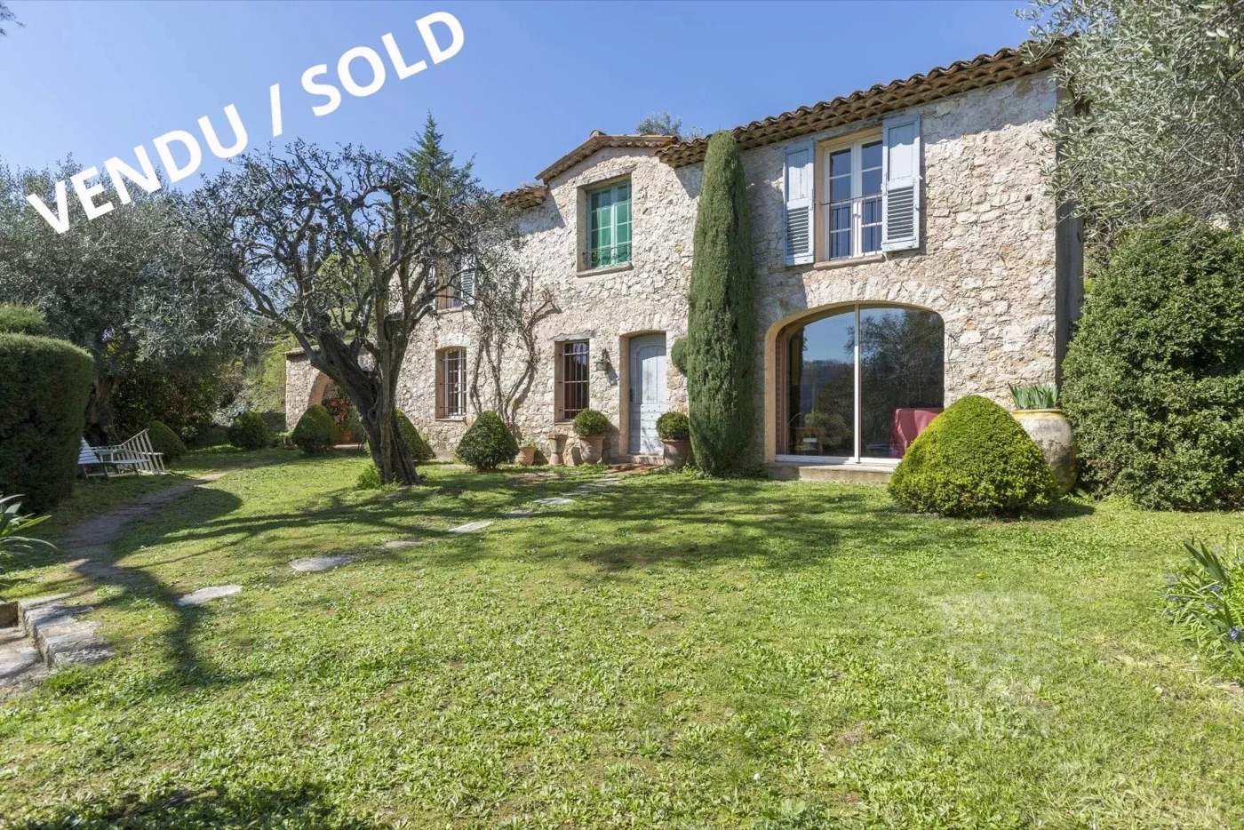 One property, 2 stone bastides