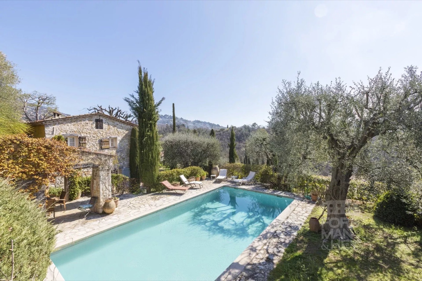 One property, 2 stone bastides