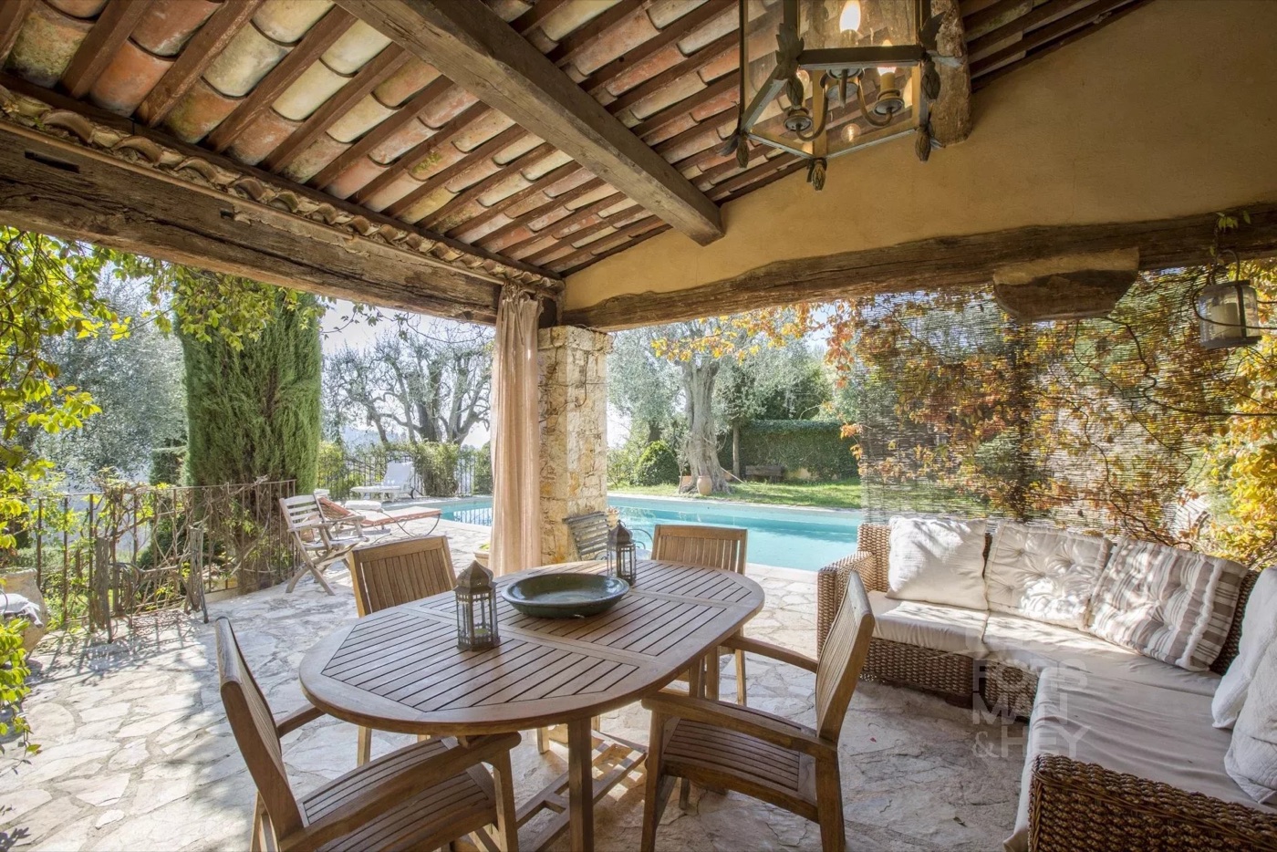 One property, 2 stone bastides