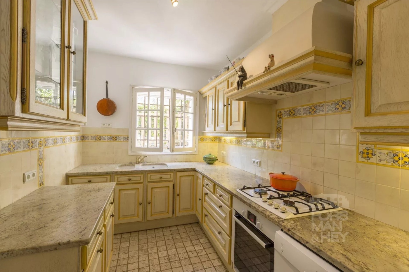 One property, 2 stone bastides