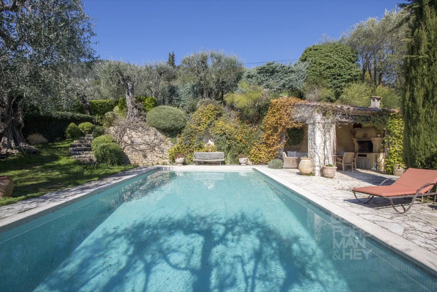 One property, 2 stone bastides