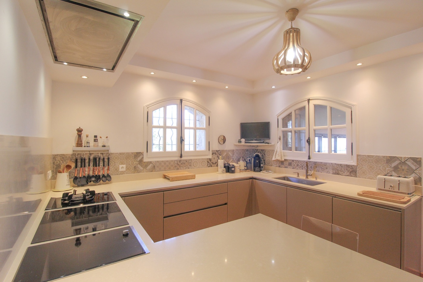 Peymeinade: Elegant Provençal bastide with panoramic views, heated swimming pool and accommodation potential