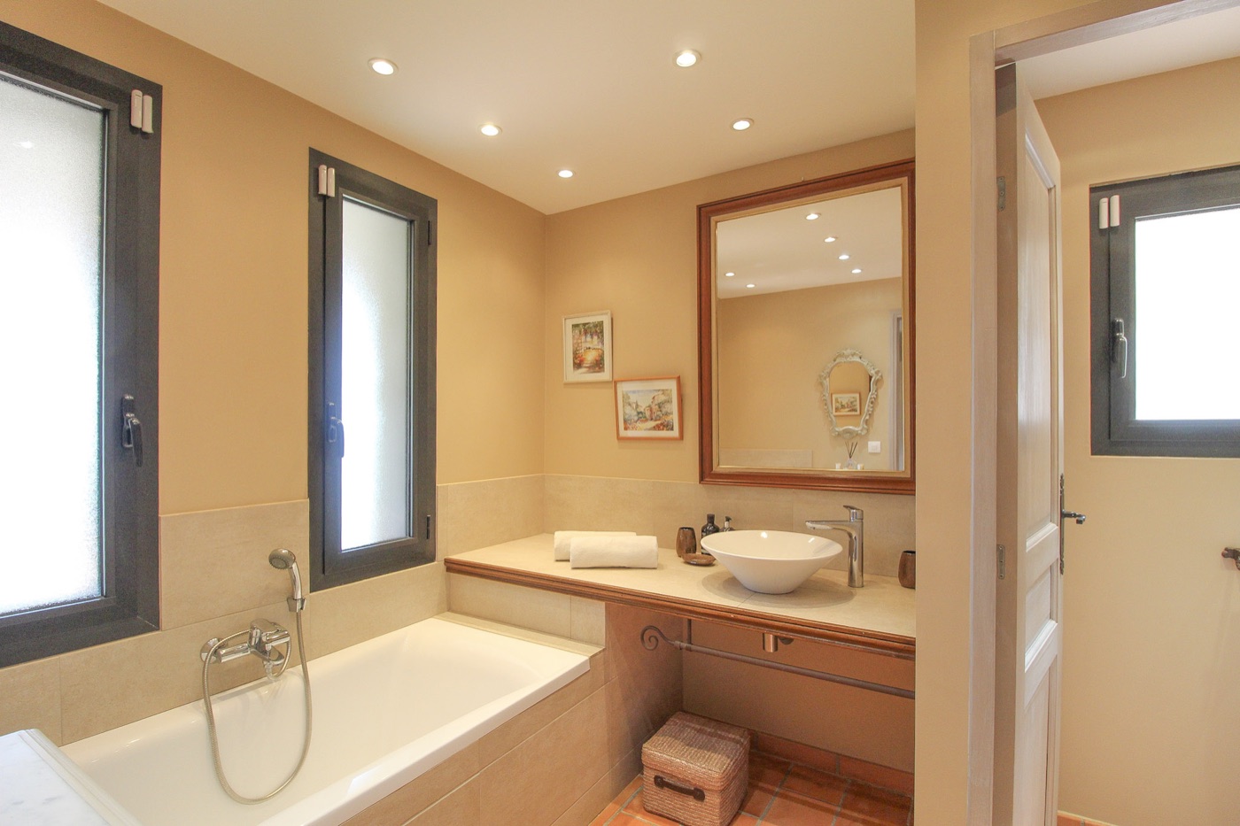 Peymeinade: Elegant Provençal bastide with panoramic views, heated swimming pool and accommodation potential