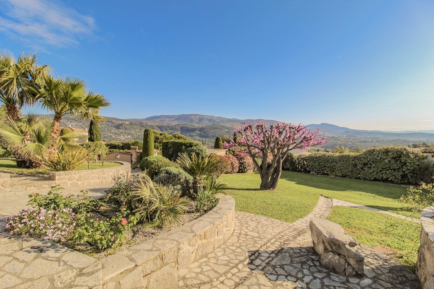 Peymeinade: Elegant Provençal bastide with panoramic views, heated swimming pool and accommodation potential